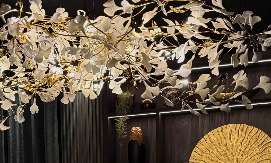 The canopy of white and gold leaves over the table